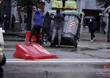18 detenidos y dos ertzainas heridos en la manifestación contra el mitin de Vox en Bilbao