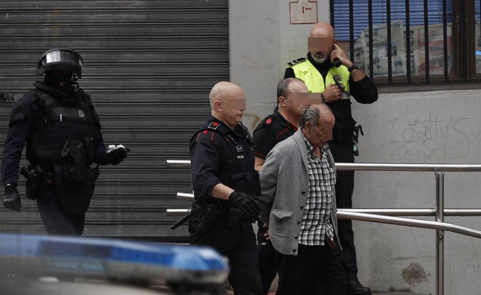 Uno de los detenidos por disparar a un hombre en el barrio de Bilbao La Vieja este jueves.