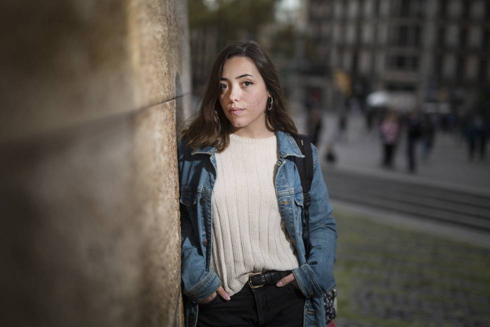 Joves rere la foguera
