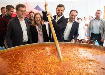 Casado y Feijóo, “en el pueblo con más vacas, más pintores y más músicos de España”