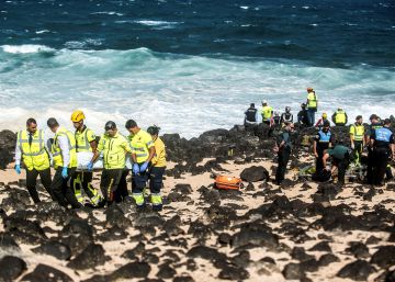 Hallados cuatro cadáveres en Lanzarote que elevan a nueve las víctimas del vuelco de la patera