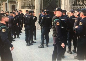 Los policías desplazados logran votar en Cataluña