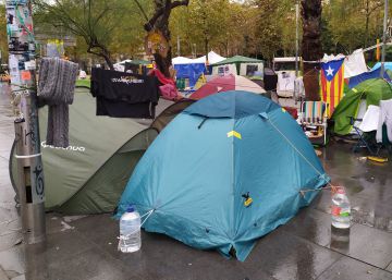 Última hora de Cataluña | Los Mossos desalojan una sentada en la estación de Sants