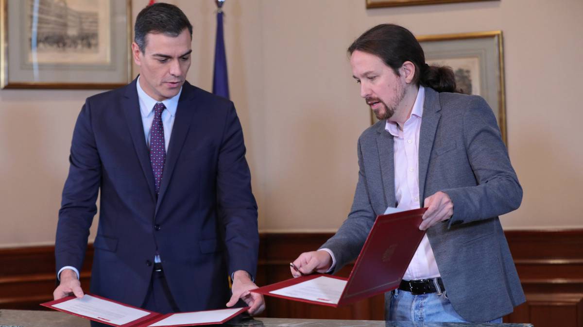 Pedro Sánchez y Pablo Iglesias, en la firma del preacuerdo entre PSOE y Unidas Podemos.
