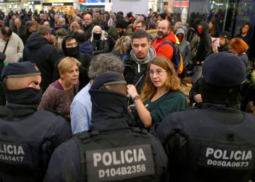 Los CDR fracasan en su intento de bloquear la estación de Sants en Barcelona