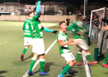 El himno franquista eclipsó la gesta futbolística de El Álamo