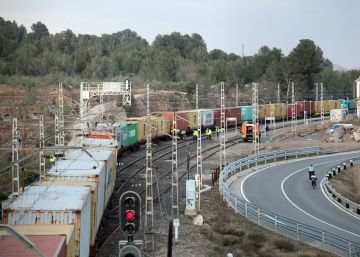Dos muertos al arrollar un tren a una furgoneta en Ciudad Real