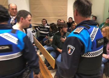Bronca en el Ayuntamiento de El Espinar por la Ley contra la violencia de género