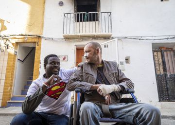 Gorgui, el héroe sin papeles que salvó del fuego a un discapacitado