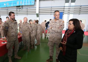 Robles achaca al bloqueo político del PP el recorte de gastos militares