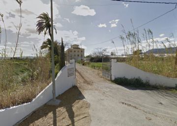 Hallado un artefacto explosivo simulado en la puerta de un centro de menores inmigrantes de Alhama de Murcia