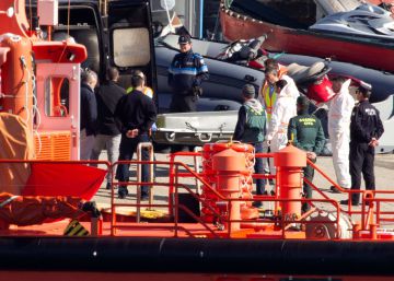 Un segundo cuerpo a la deriva del ‘Rúa Mar’ lleva a centrar la búsqueda cerca de la costa de Cádiz Un segundo cuerpo a la deriva del ‘Rúa Mar’ lleva a centrar la búsqueda cerca de la costa de Cádiz