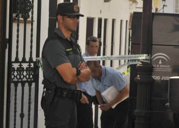 Condenados dos funcionarios de una prisión de Cádiz por torturar a un preso Condenados dos funcionarios de una prisión de Cádiz por torturar a un preso