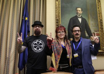César Strawberry, cantante de Def Con Dos, defiende en el Congreso su derecho a ofender