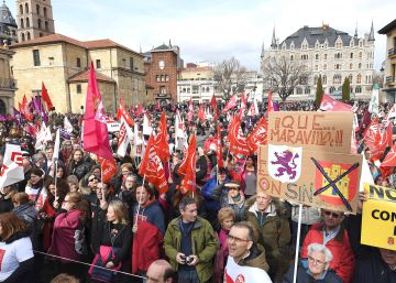 Miles de personas exigen futuro para León en varias manifestaciones por toda la provincia
