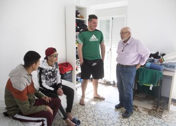 Un hogar que ilumina el futuro de Nabil, Hassan y Bilal
