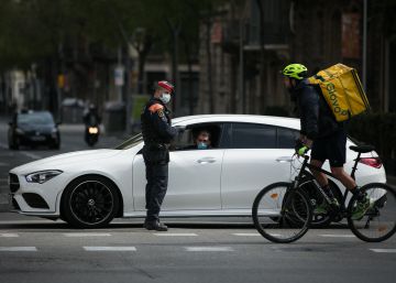 Los ‘mossos’ hallan oculto en un maletero a un hombre que quería saltarse el confinamiento Los ‘mossos’ hallan oculto en un maletero a un hombre que quería saltarse el confinamiento