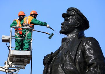 Nuevos ‘Lenin’ de piedra o bronce para celebrar el 150º cumpleaños del líder soviético Nuevos ‘Lenin’ de piedra o bronce para celebrar el 150º cumpleaños del líder soviético