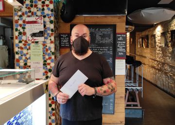 Treinta euros anónimos por los cafés que no le servirán en un bar durante el cierre Treinta euros anónimos por los cafés que no le servirán en un bar durante el cierre