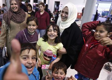 Latifa, 43 días de peligroso viaje con sus cinco hijos para huir de la guerra Latifa, 43 días de peligroso viaje con sus cinco hijos para huir de la guerra