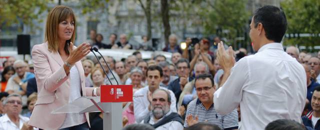 Pedro Sánchez e Idoia Mendia durante un mitin en Bilbao. Pedro Sánchez e Idoia Mendia durante un mitin en Bilbao.