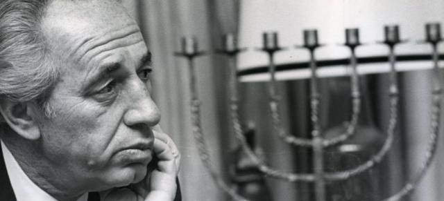 Simón Peres, durante una entrevista en Madrid en 1988. Simón Peres, durante una entrevista en Madrid en 1988.