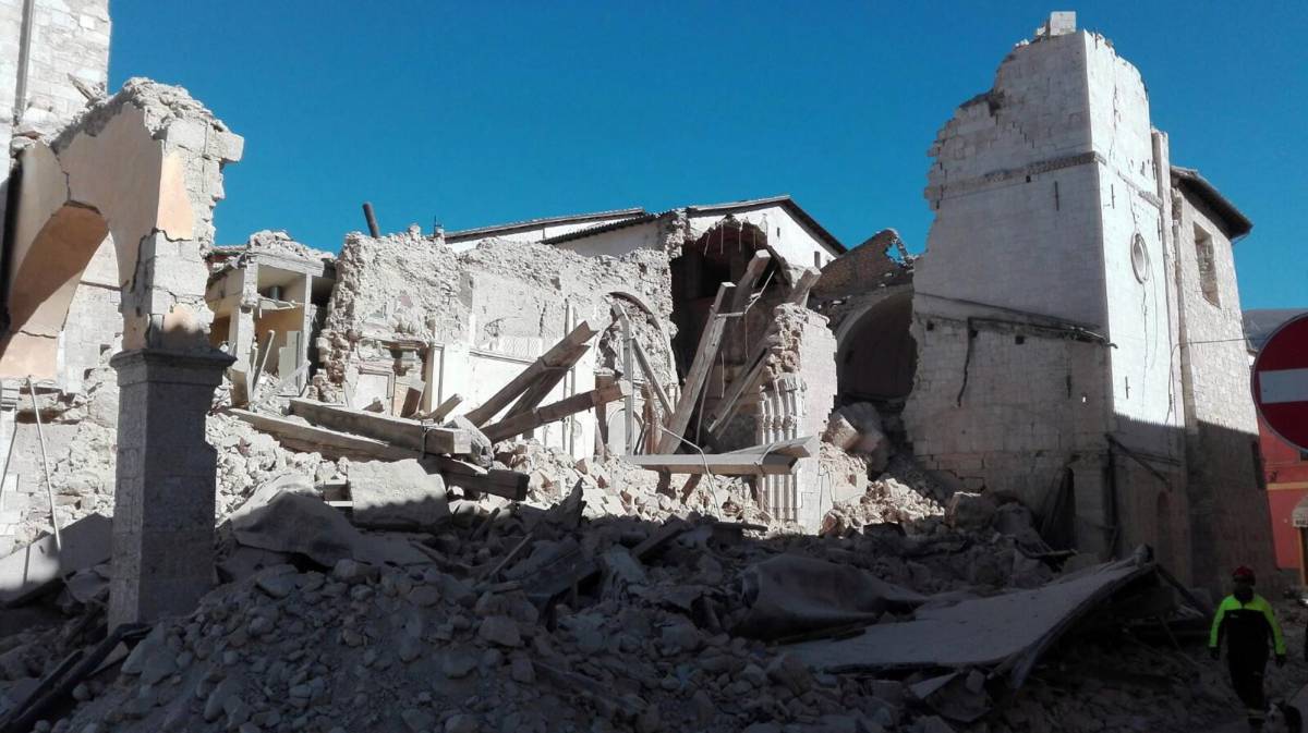 Un fuerte terremoto sacude el centro de Italia Un fuerte terremoto sacude el centro de Italia