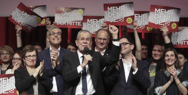 Austria frena el avance populista y elige a un presidente progresista Austria frena el avance populista y elige a un presidente progresista