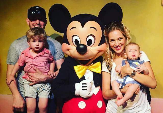 Michael Bublé y Luisana Lopilato junto a sus hijos, Noah y Elias, en una foto de Instagram.