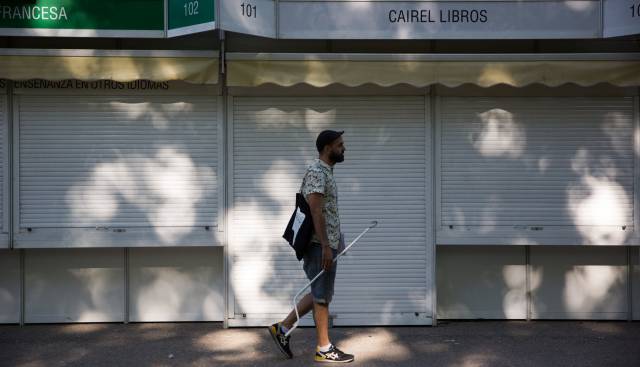 Así se monta la Feria del Libro de Madrid