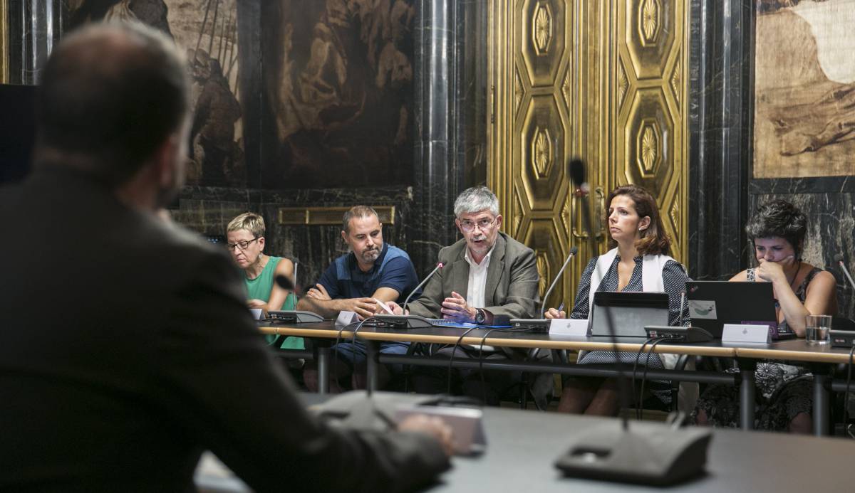 Agustí Colom en una de sus intervenciones en la comisión.