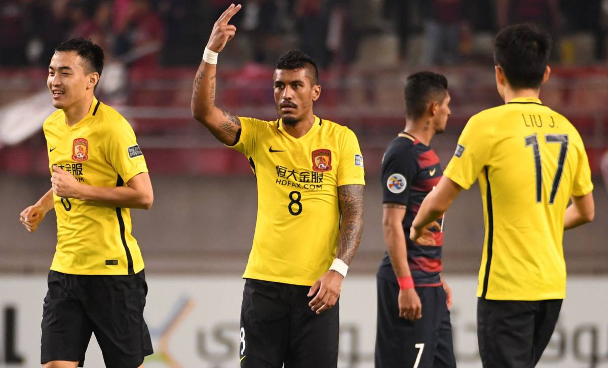 Paulinho, durante un partido con el Guangzhou.