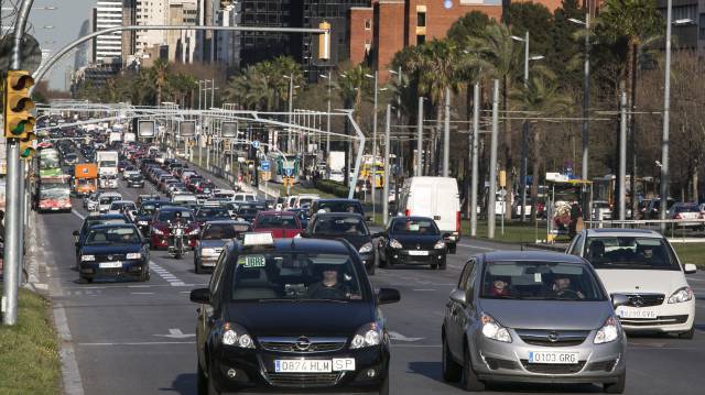 Tráfico en la Avenida Diagonal de Barcelona, en 2014.