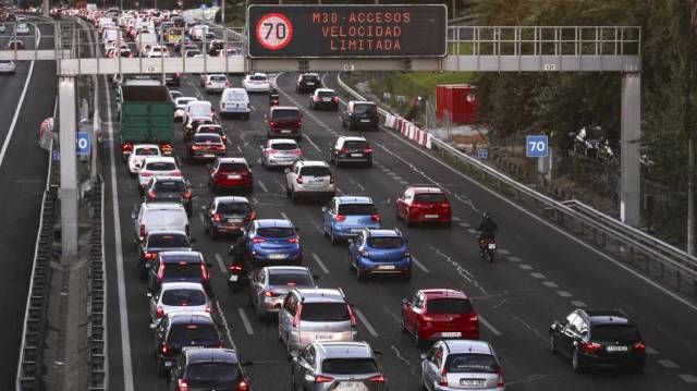 Restricciones de velocidad en la M-30, en una imagen de archivo.