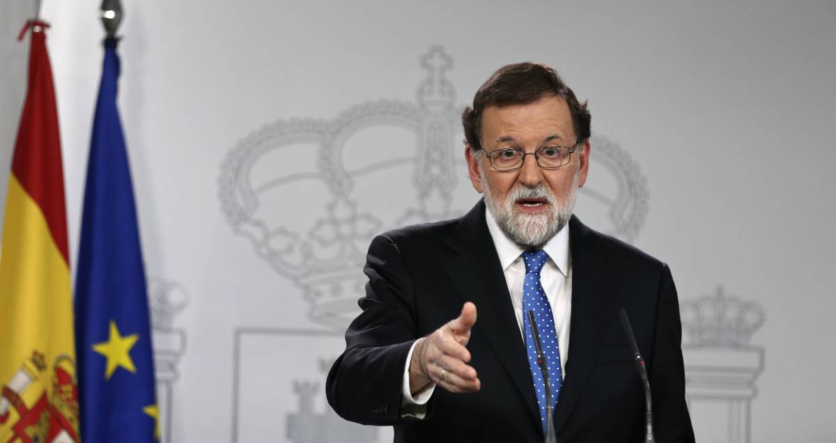 Rajoy ofrece diálogo dentro de la ley al nuevo Govern de Cataluña