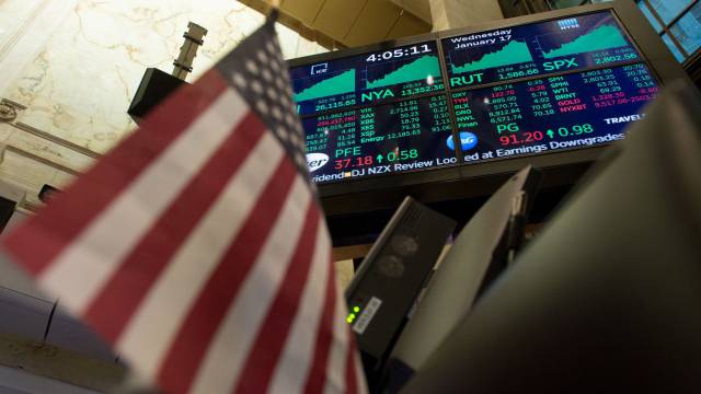 El Trump empresario se impone en la economía