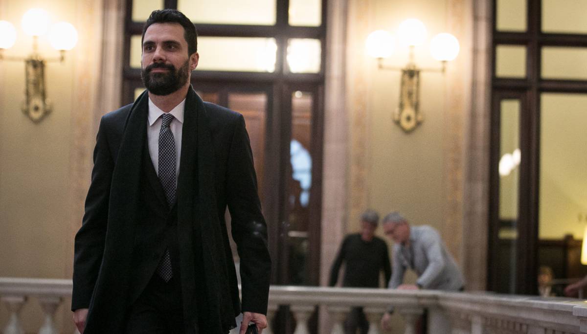 Roger Torrent a su llegada al Parlament.
