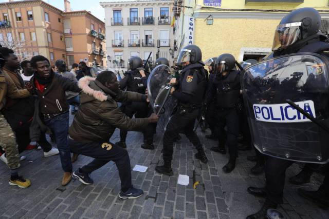 Así te hemos contado en directo las protestas en Lavapiés