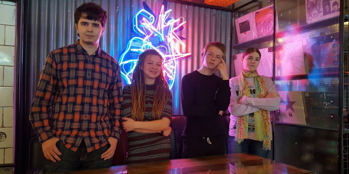 Stas, Katya, Denis e Izabel.