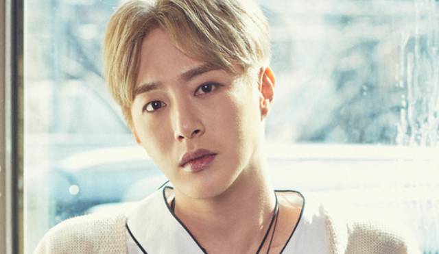 El cantante coreano Seo Min-woo en una foto promocional de la agencia TOP Media.