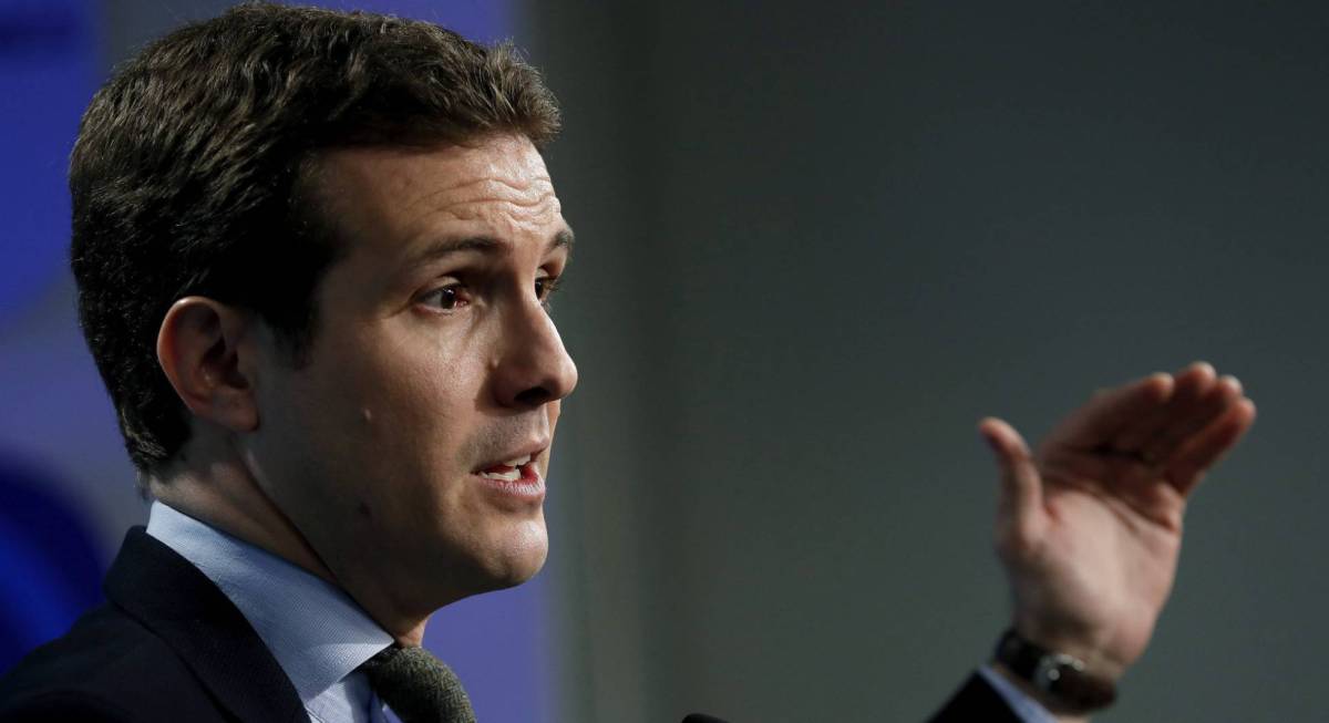 Pablo Casado dice que tiene el mismo máster que Cifuentes, pero no recuerda si fue a clase
