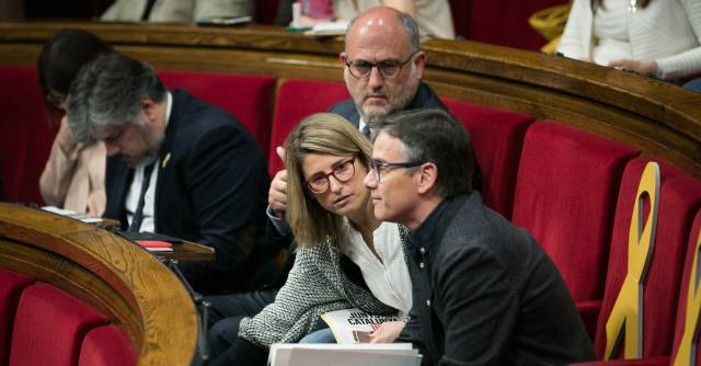 El Parlament desoye al Constitucional y mantiene abierta la investidura de Puigdemont
