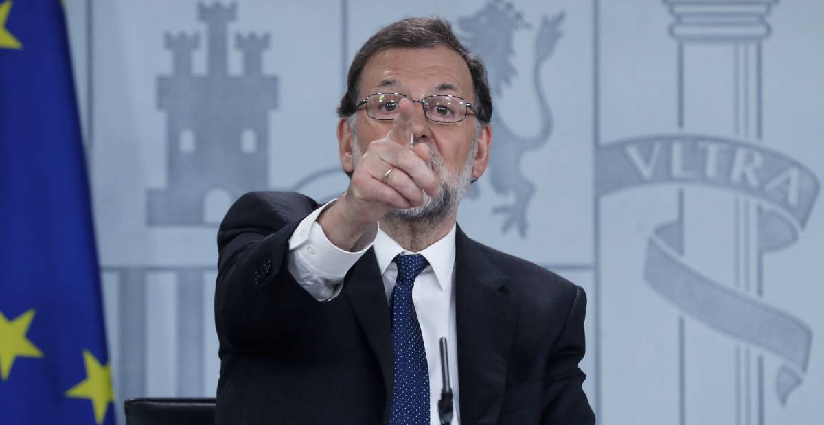 Rajoy acusa a Sánchez de debilitar a España con la moción de censura