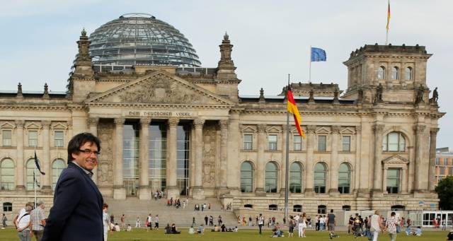 El Supremo se debate entre renunciar a la entrega de Puigdemont o recurrir a la UE