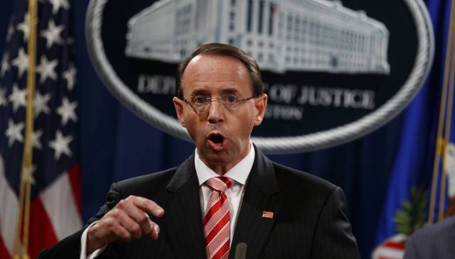 Mueller imputa a 12 agentes de inteligencia rusos por el pirateo a la campaña de Clinton