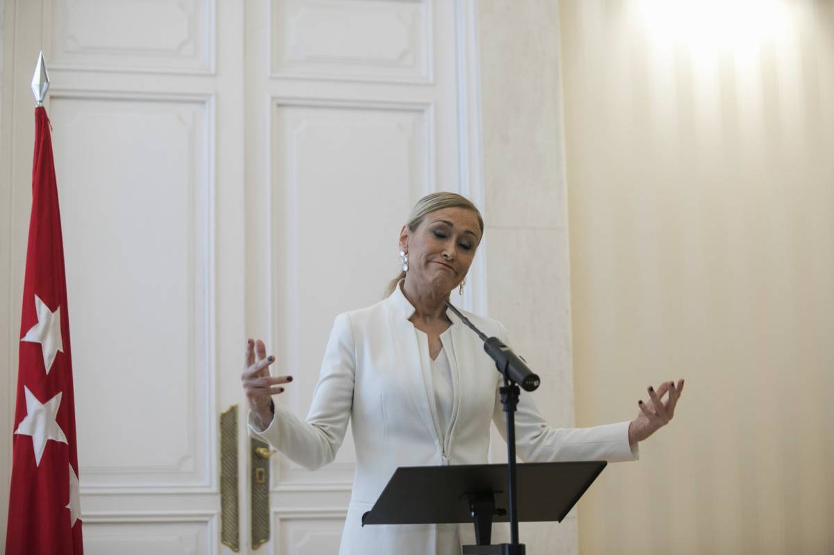 Cifuentes mantiene ante la juez que hizo el máster
