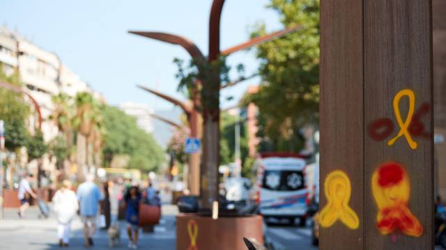 La fiscalía investiga a los Mossos por identificar a personas que retiran lazos amarillos
