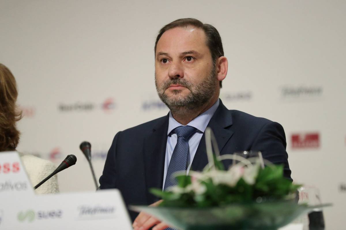 El ministro de Fomento, José Luis Ábalos, este lunes en un desayuno informativo en Madrid.