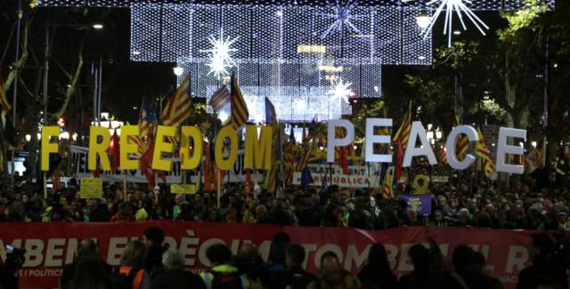 40.000 personas en la marcha contra el Consejo de Ministros, según la Guardia Urbana