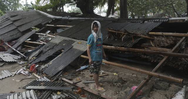 Un tsunami causa al menos 281 muertos y más de 1.000 heridos en Indonesia
